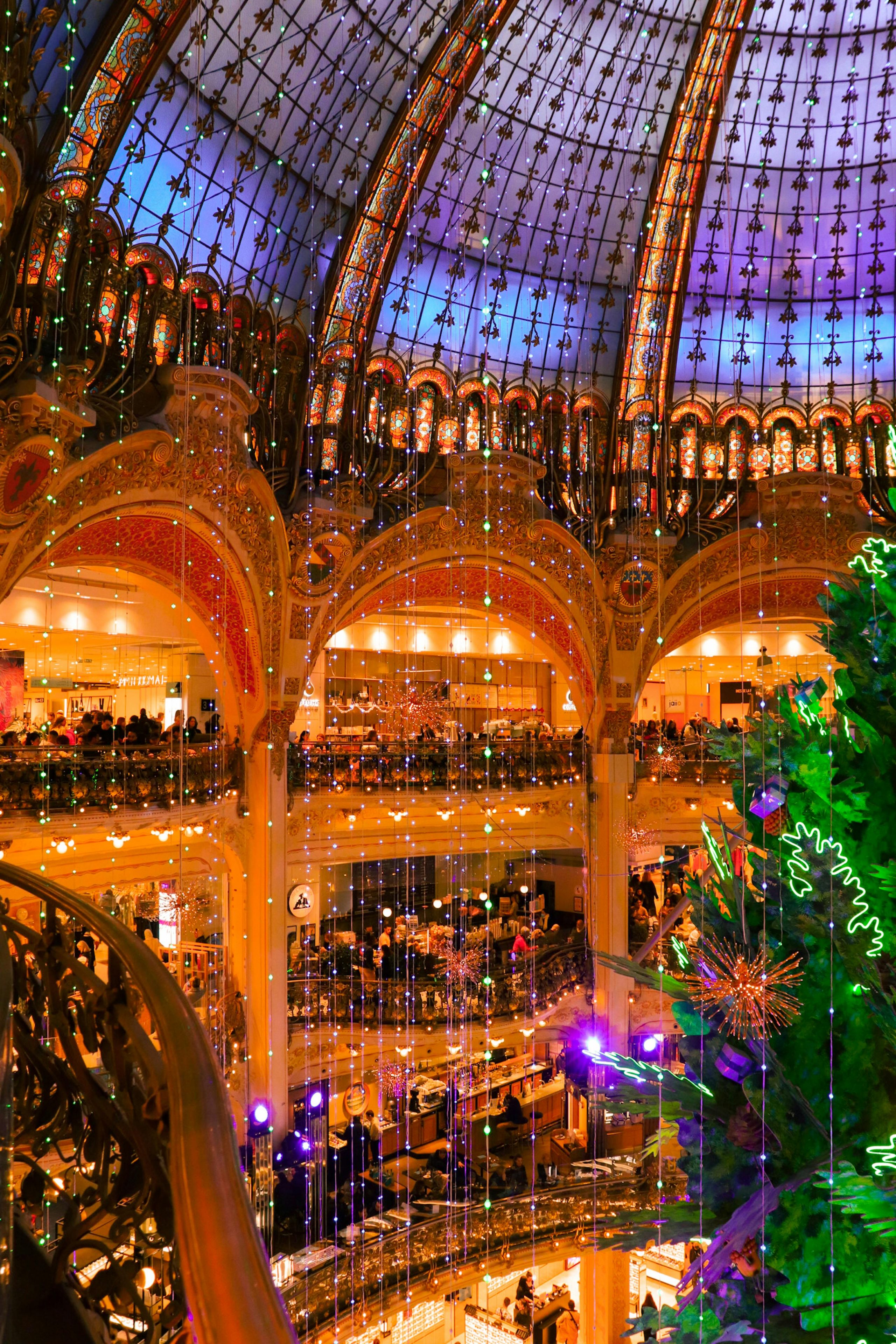 Paris and Fashion: Exploring the City’s Style and Shopping Hotspots