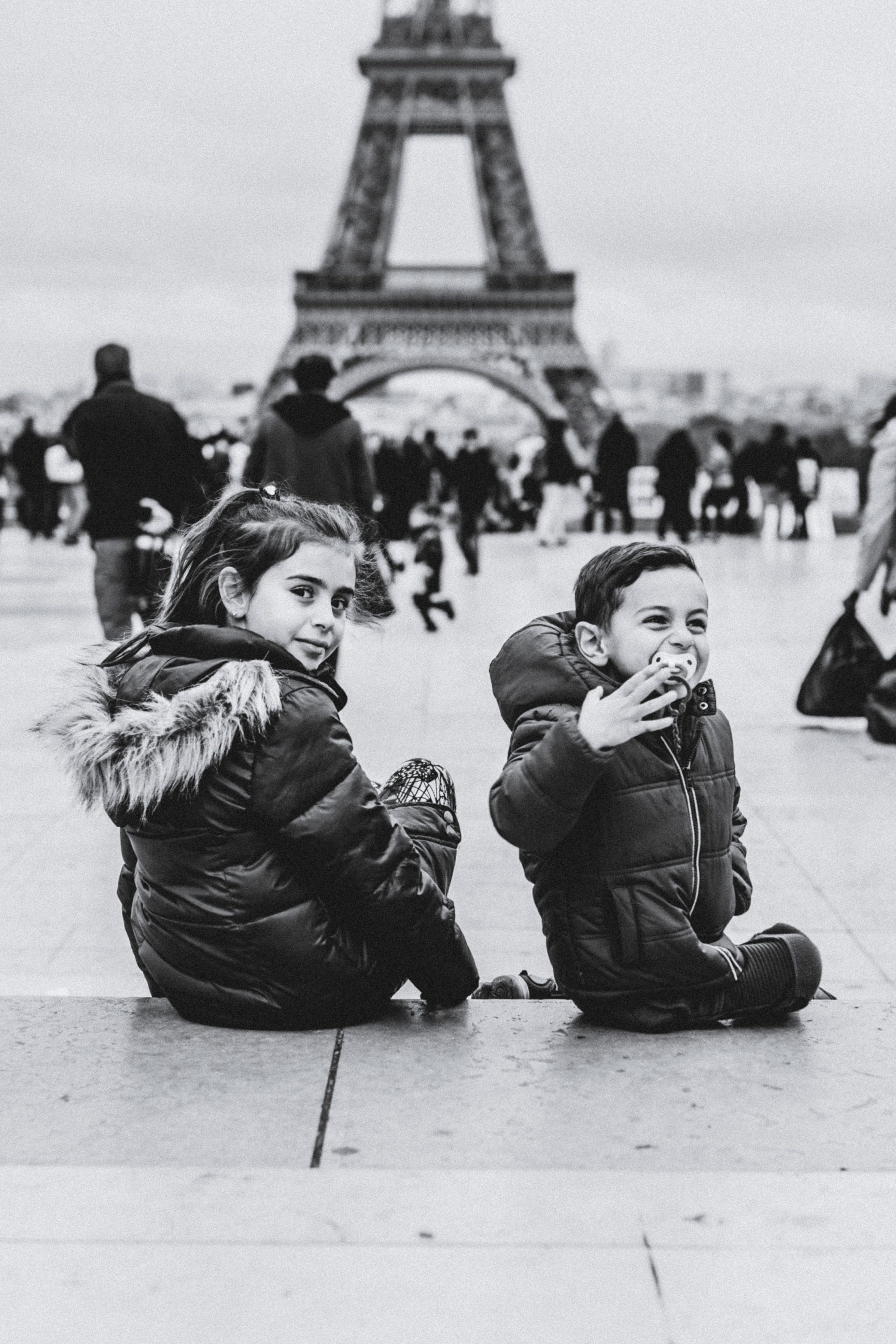 Arriver à Paris avec des enfants : les 7 erreurs qui transforment le transfert en cauchemar 